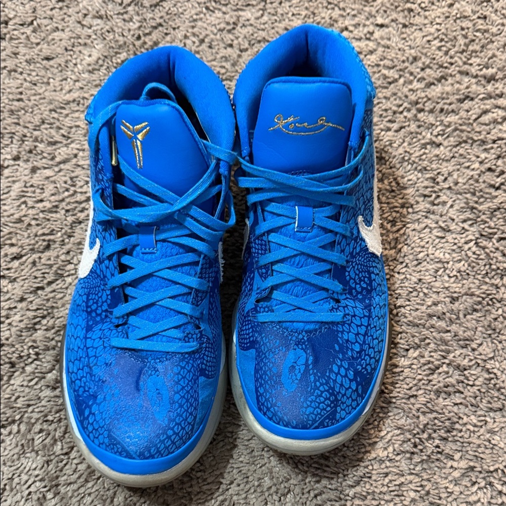 Kobe Signature Blue Snake Print Basketball Shoes
